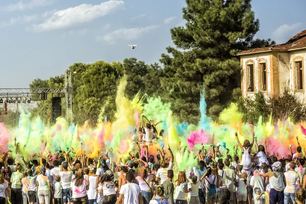 Teilnehmer am 4. Farbtag in Thessaloniki, Griechenland — Stockfoto