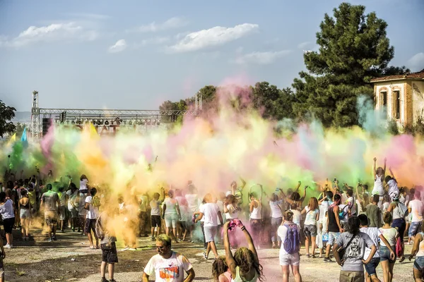 Participanții la a 4-a zi de culoare din Salonic, Grecia — Fotografie, imagine de stoc