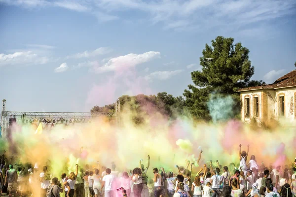 Deltagere på 4. farvedag i Thessaloniki, Grækenland - Stock-foto