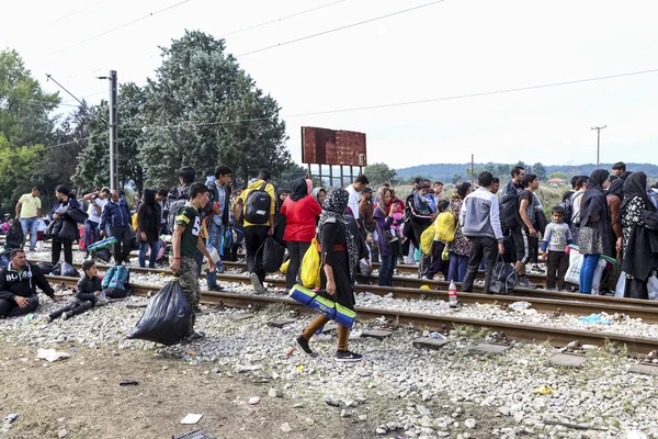 A bevándorlók több száz van, a Greec határán vár — Stock Fotó