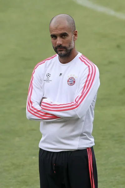 El entrenador Josep Guardiola del Bayern Munchen antes del inicio de la UEFA —  Fotos de Stock