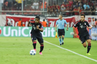 Douglas Costa (L) and Arturo Vidal (R) during the UEFA Champions