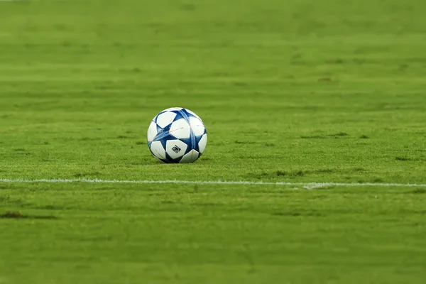 La pelota oficial durante el partido de la UEFA Champions League entre — Foto de Stock