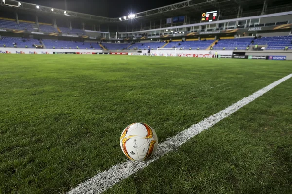 Der offizielle Spielball des Uefa-Europa-League-Spiels zwischen Qabala — Stockfoto
