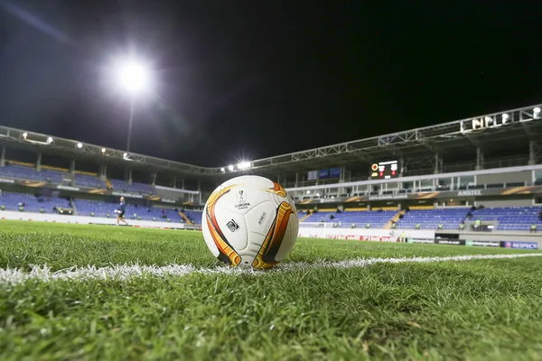 Der offizielle Spielball des Uefa-Europa-League-Spiels zwischen Qabala — Stockfoto