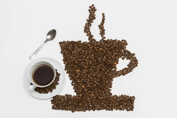 Csésze kávé és a bab, gőz gabona. elszigetelt fehér b — Stock Fotó
