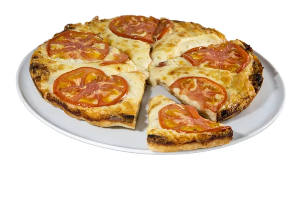 Итальянская пицца подается на белом фоне — стоковое фото