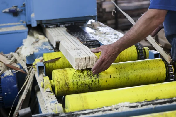 Craftsmen cut a piece of wood at a woodworking factory in Greece — Stock Photo, Image