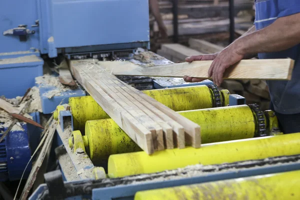 Craftsmen cut a piece of wood at a woodworking factory in Greece — Stock Photo, Image