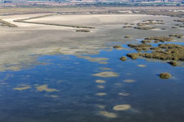 Yunanistan 'ın orta Makedonya kentindeki Koroneia Gölü, açıkta kalan sulak alanları ve azalan su kaynaklı endişe verici kuraklık ve iklim değişikliği işaretlerini ortaya çıkardı