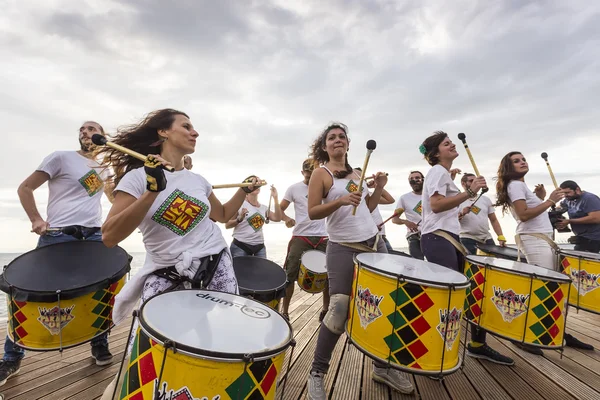 Drummers and musicians during  outdoor fashion show with clothin — Stock Photo, Image