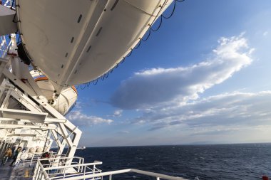 Santorini Adası, G gemi başlığının güvertede turist