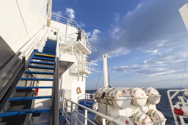 Büyük bir merdiven gemisi Santorini Adası, G Başlık