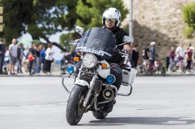 Bisikletçiler Selanik Merkez sokaklarda t sırasında rekabet.