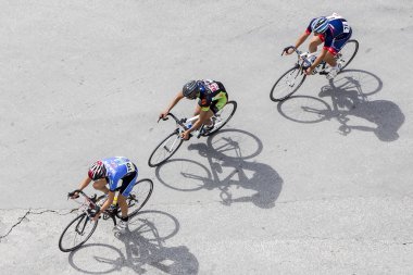 Bisikletçiler Selanik Merkez sokaklarda t sırasında rekabet.