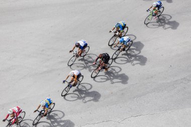 Bisikletçiler Selanik Merkez sokaklarda t sırasında rekabet.