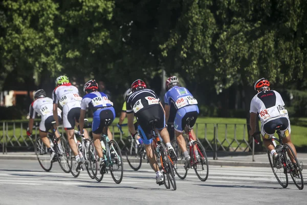 Cyklisté soutěžit v centrální ulice Soluně v t — Stock fotografie
