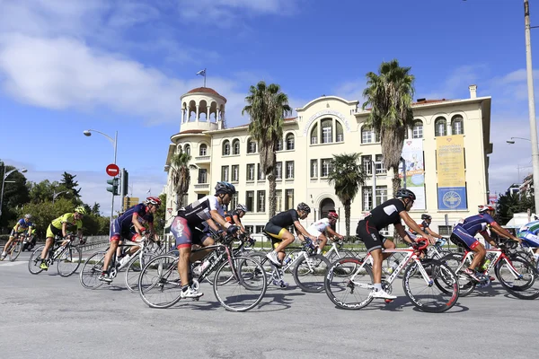 Radfahrer messen sich in den zentralen Straßen von Thessaloniki während — Stockfoto