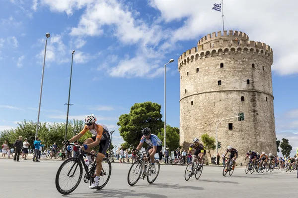 Radfahrer messen sich in den zentralen Straßen von Thessaloniki während — Stockfoto