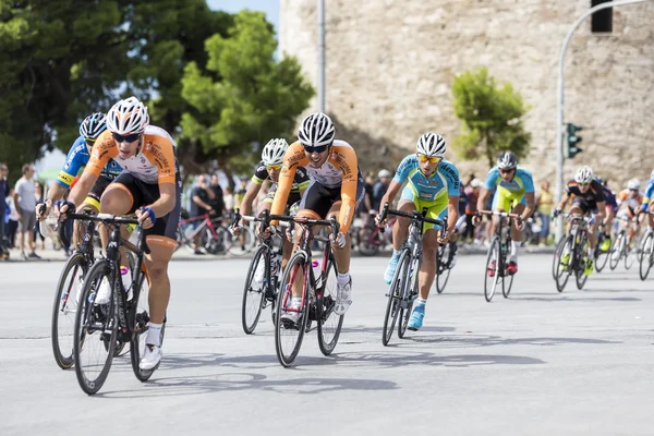 Ciclistas competem nas ruas centrais de Salónica durante t — Fotografia de Stock