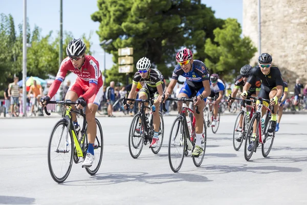 Radfahrer messen sich in den zentralen Straßen von Thessaloniki während — Stockfoto