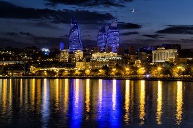 Rıhtımlar ve Bakü, Azerbaija gece, şehrin görünümünü