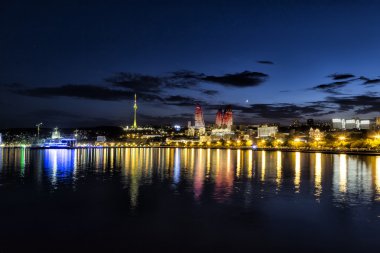 Rıhtımlar ve Bakü, Azerbaija gece, şehrin görünümünü
