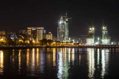 Rıhtımlar ve Bakü, Azerbaija gece, şehrin görünümünü