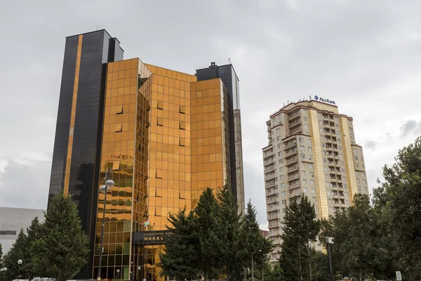 Vista da arquitetura e edifícios em Baku, no Azerbaijão . — Fotografia de Stock