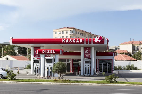 Red and white Kaskad gas station in Baku, Azerbaijan. — Stock Photo, Image