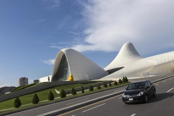 Heydar Aliyev Center in Baku, Azerbaijan. Heydar Aliyev Center w — Stock Photo, Image