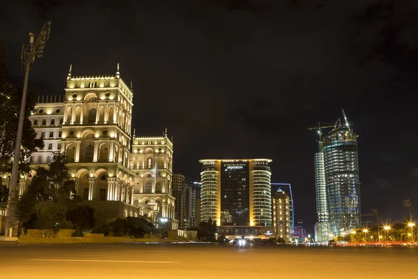Azerbajdzsán, Baku éjjel, a Azerba fővárosa város látképe — Stock Fotó