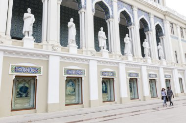 Nizami Müzesi, Bakü, Azerbaycan Azerbaycan edebiyatı. Üzerinde