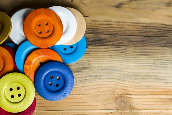 Colored buttons on wooden board, Colorful buttons, on old wooden — Stock Photo, Image