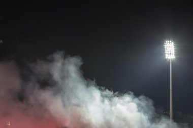 stadyum ışıkları ve duman