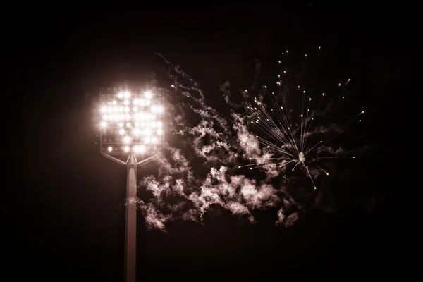 Luces del estadio y humo — Foto de Stock