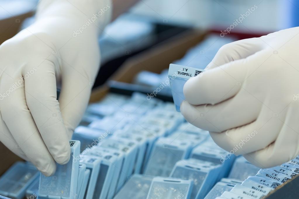Femmes Travaillant En Microbiologie Laboratoire Biochimique Et N Photo Editoriale C Vverve Femmes Travaillant En Microbiologie Laboratoire Biochimique Et N Photo Editoriale C Vverve