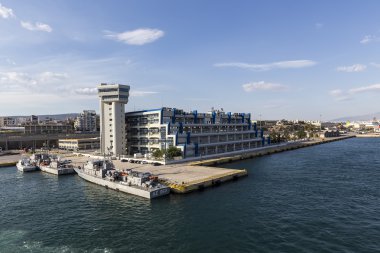 Tekneler, yolcu gemilerine pire, Yunanistan bağlantı noktası yerleştirme