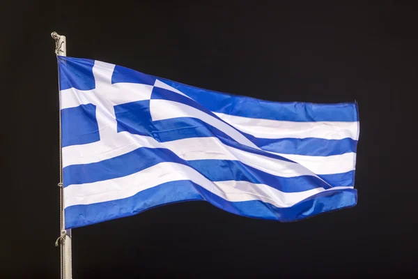 Bandera ondeante de Grecia sobre fondo negro — Foto de Stock