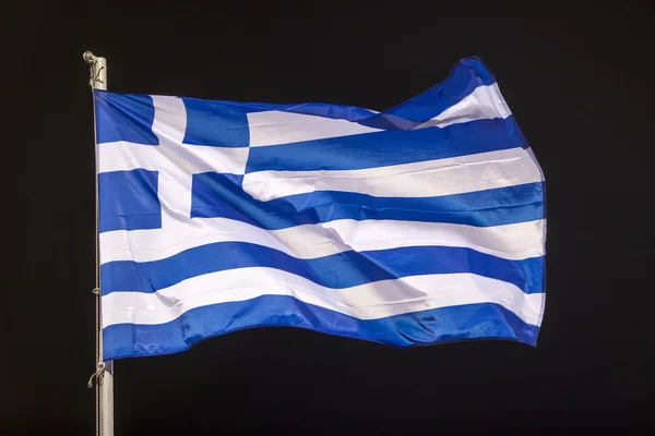 Bandera ondeante de Grecia sobre fondo negro — Foto de Stock