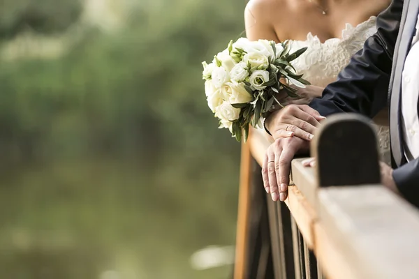 Bride and groom's hands with wedding rings (soft focus), filter — Stock Photo, Image