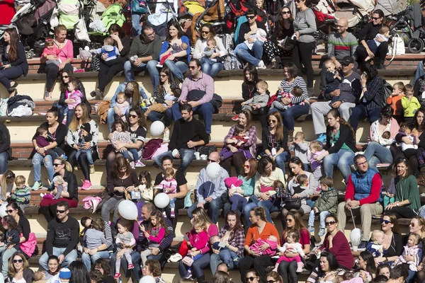 Hundreds of mothers attended 6th Nationwide breastfeeding in pub — Stock Photo, Image