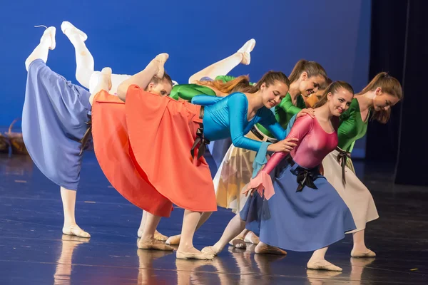 Bailarines no identificados de la escuela de baile durante las actuaciones de ballet —  Fotos de Stock