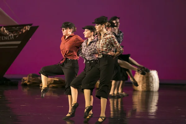 Unidentified dancers of dance school during performances ballet — Stock Photo, Image