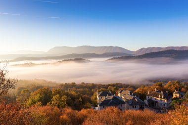 sis Zagorochoria, Epirus Yunanistan ile erken sonbahar sahne kadar