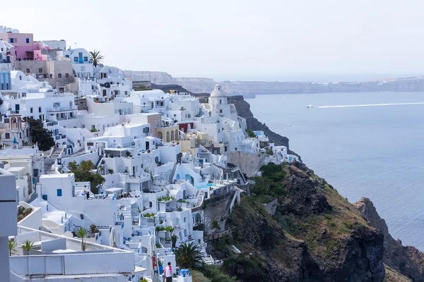 Santorini isla paisaje del famoso pueblo de Fira, Grecia —  Fotos de Stock