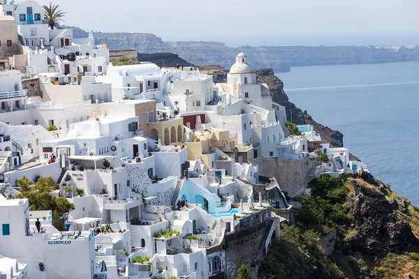 Santorini isla paisaje del famoso pueblo de Fira, Grecia —  Fotos de Stock