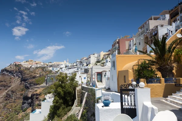 Santorini isla paisaje del famoso pueblo de Fira, Grecia —  Fotos de Stock