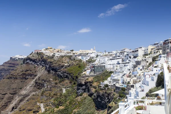 Santorini isla paisaje del famoso pueblo de Fira, Grecia —  Fotos de Stock