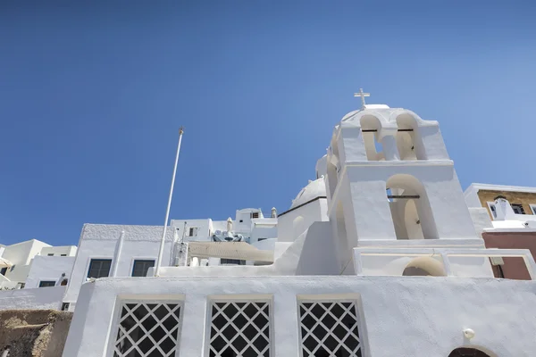 传统希腊白色教堂拱与交叉和响铃在维尔 — 图库照片